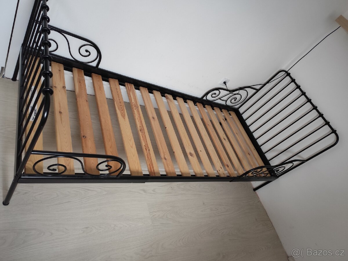 Rostoucí postel + rošt Ikea