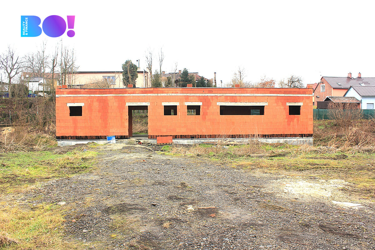 Prodej hrubé stavby rodinného domu 4+kk, pozemek 1 318 m², u