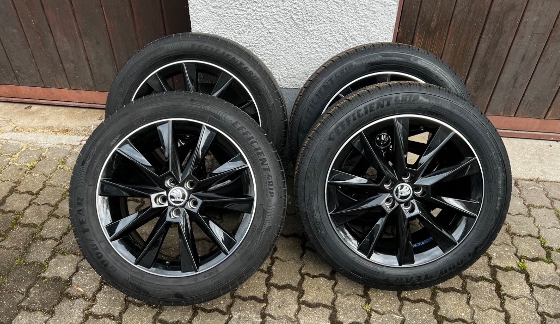 Škoda Fabia Rapid R17 Savio letní sada kol černé