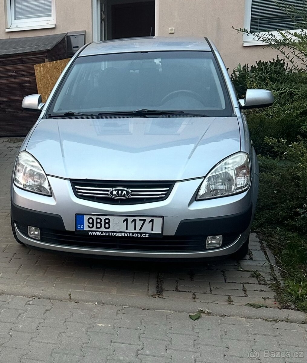 KIA RIO- funční klima, parkovací senzory a kamera, nafta