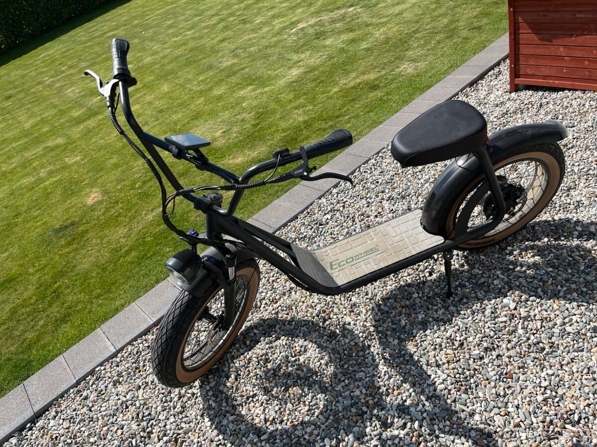 Elektrická koloběžka EcoWheel RETRUS 1000W