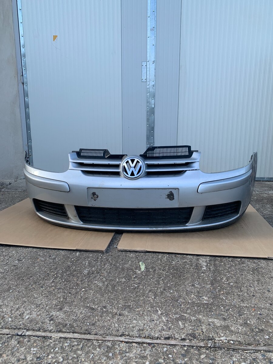 predni naraznik vw golf v 5 stribrny maska LA7W