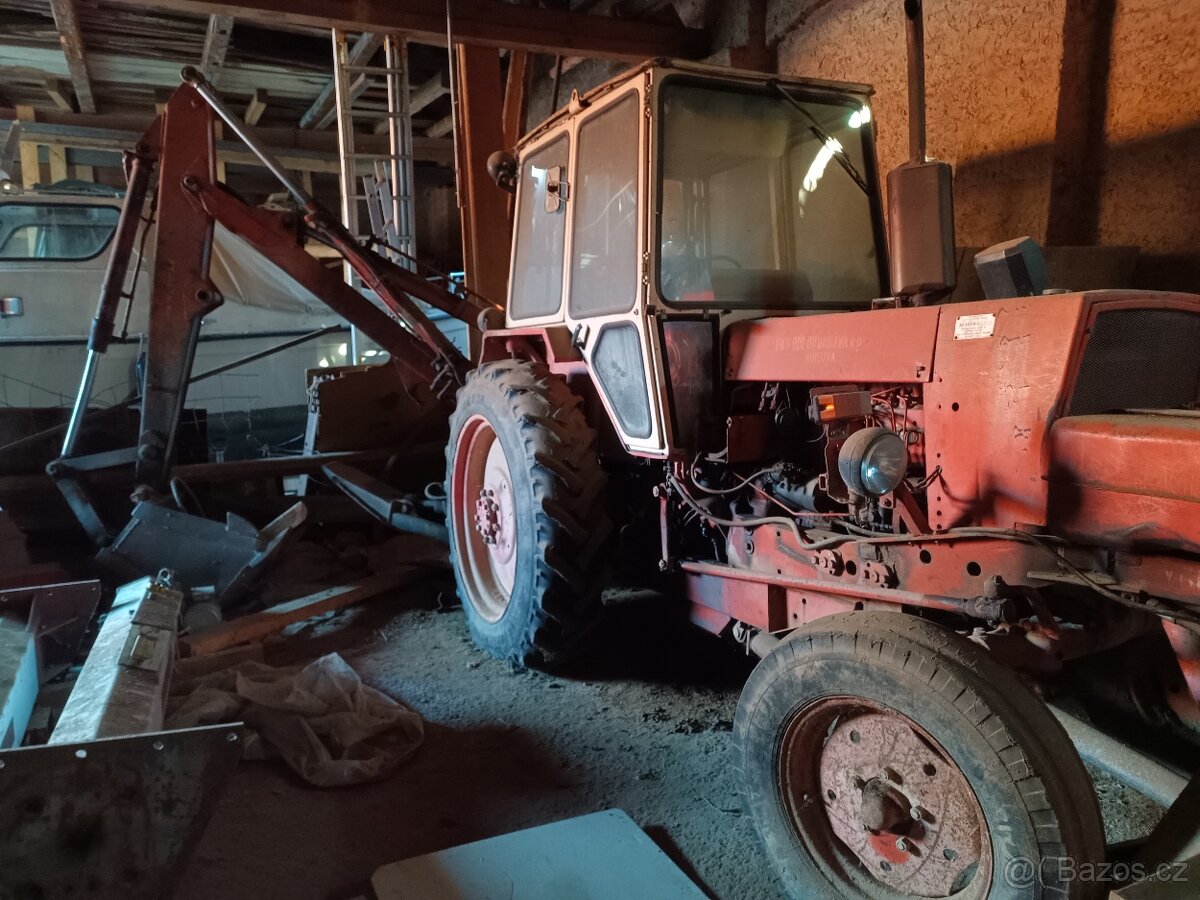 Traktor bagr ,Bělorus