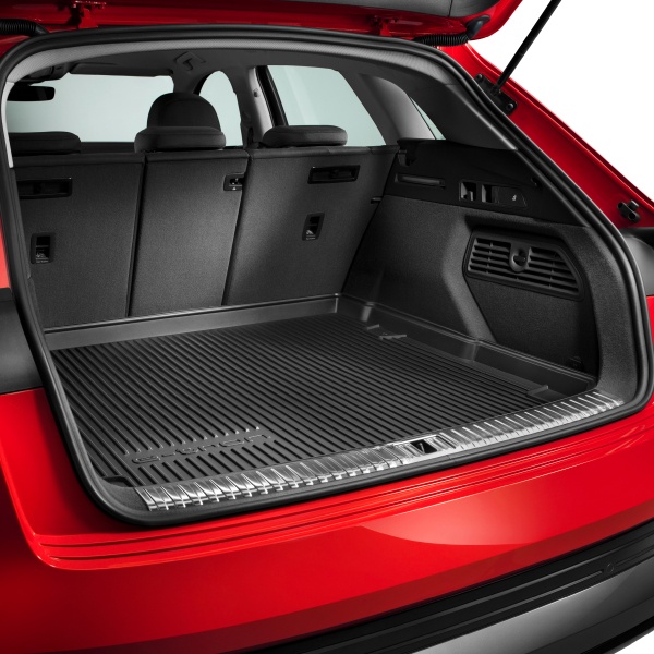 Audi eTron vana do kufru 4KE061180