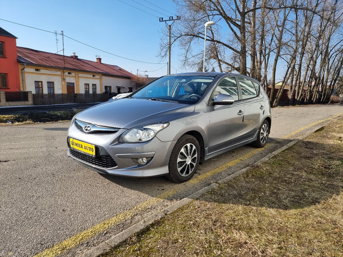 Hyundai i30 1.4i 80kw, tažné, klima