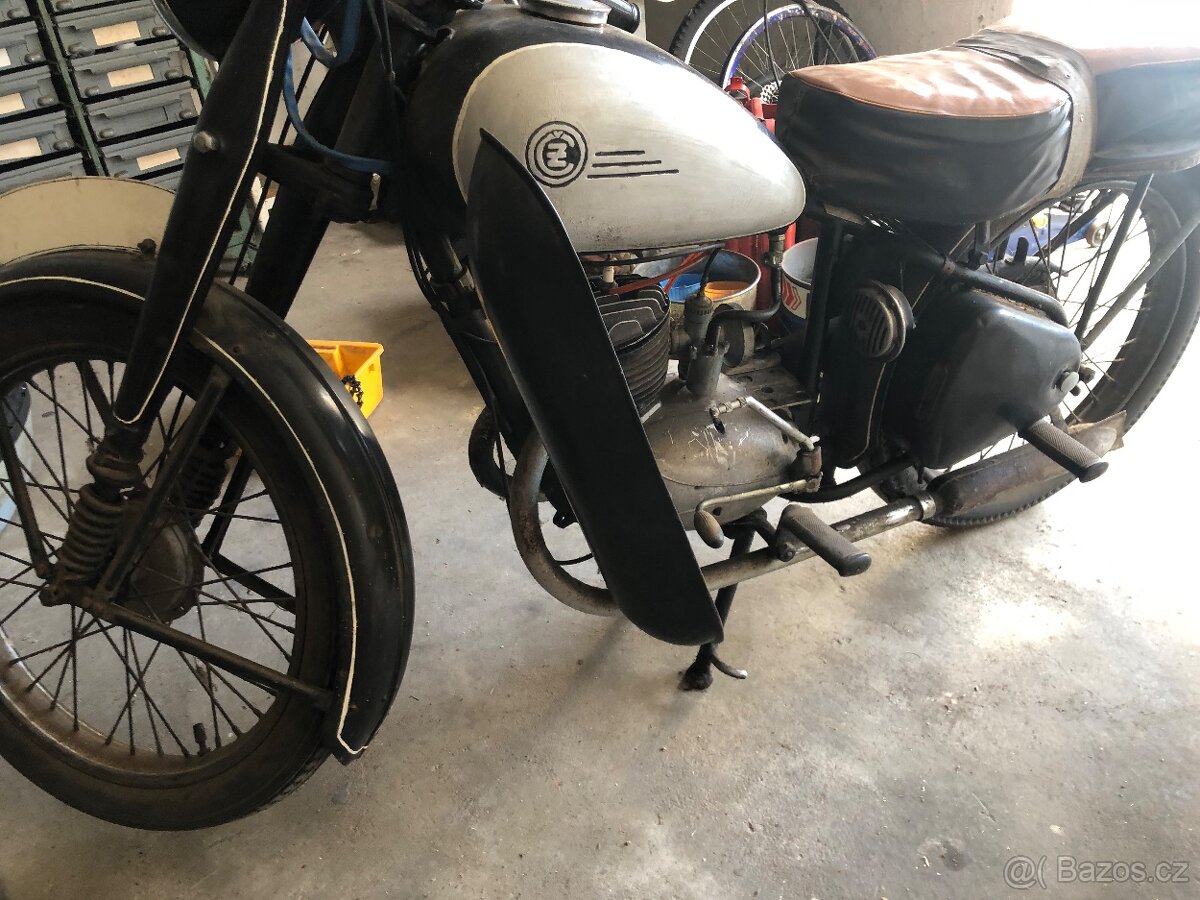 ČZ 125 T