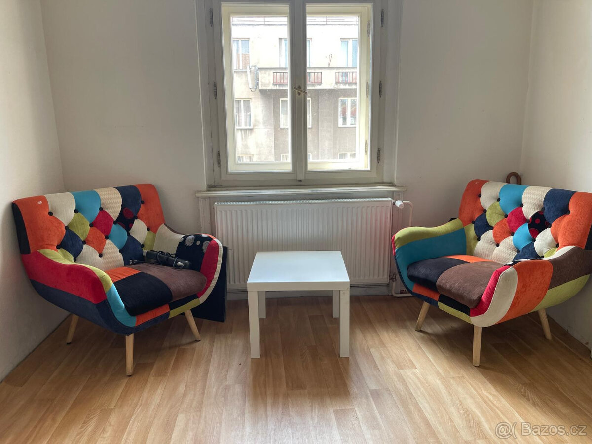 křesílka, stolek a židle