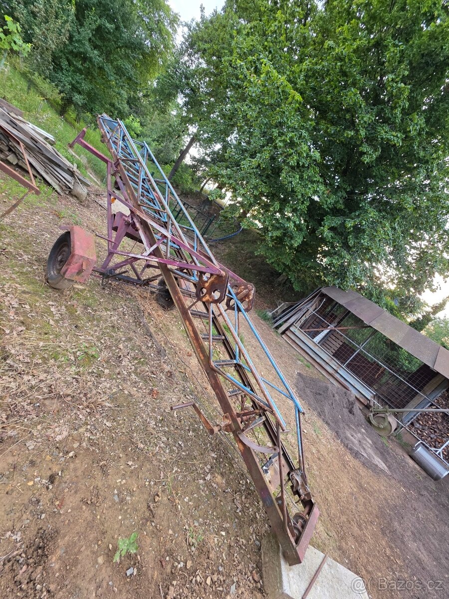 Výsuvný dvoukolový žebřík ZD 12