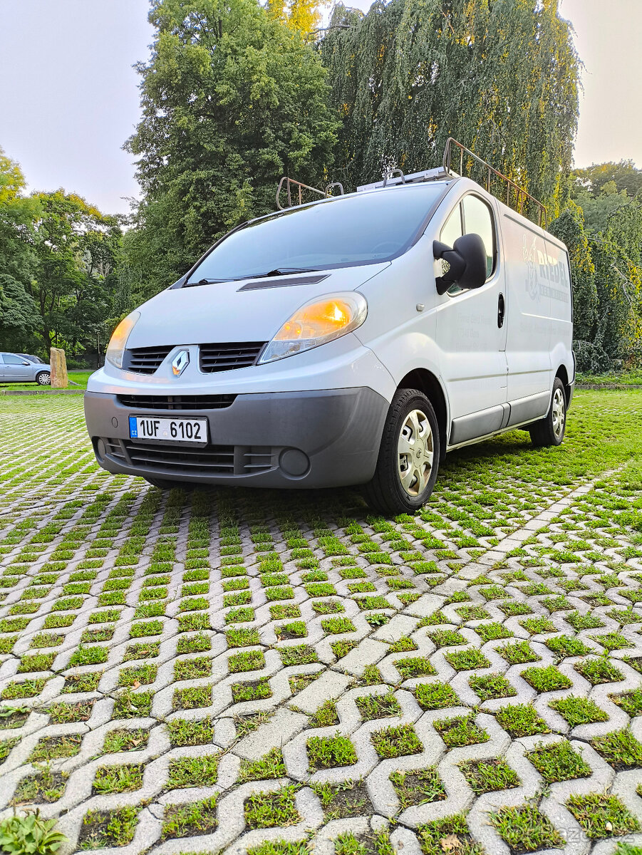 Renault Trafic s vestavbou na spaní