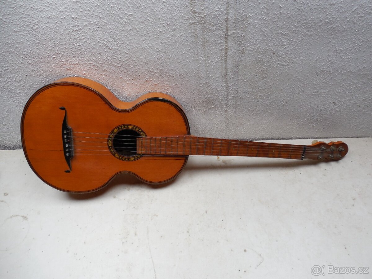 Starožitná kytara