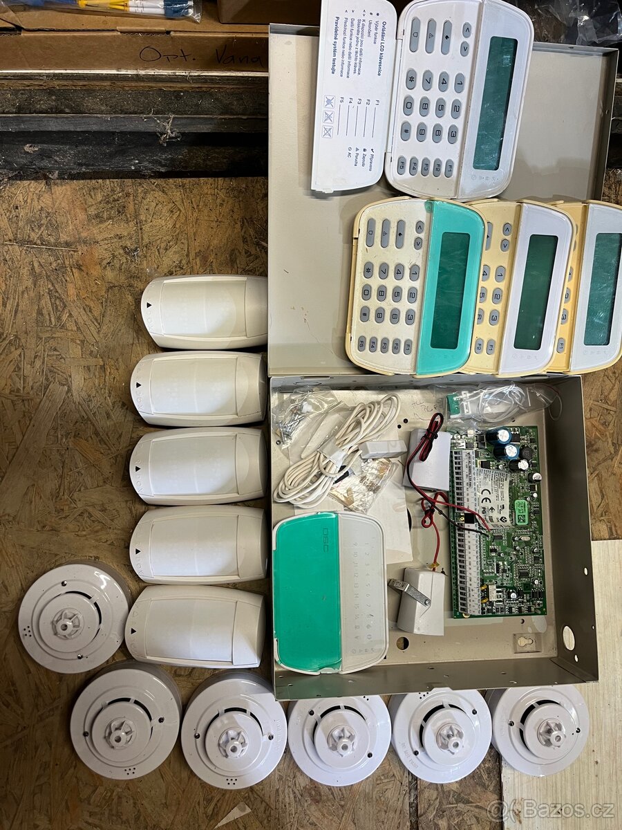DSC power alarm (klavesnice, cidla pohybu a pozaru)