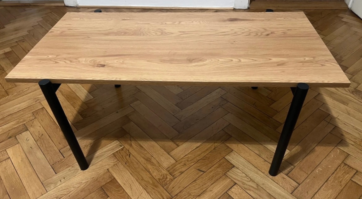 Moderní konferenční stolek jako nový-dřevěný
