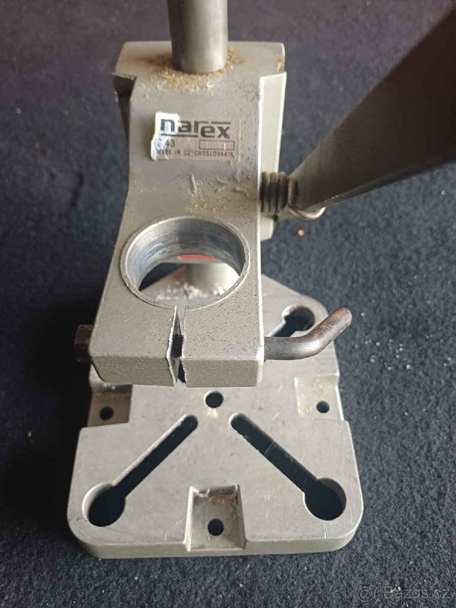 Stojan na vrtačku narex