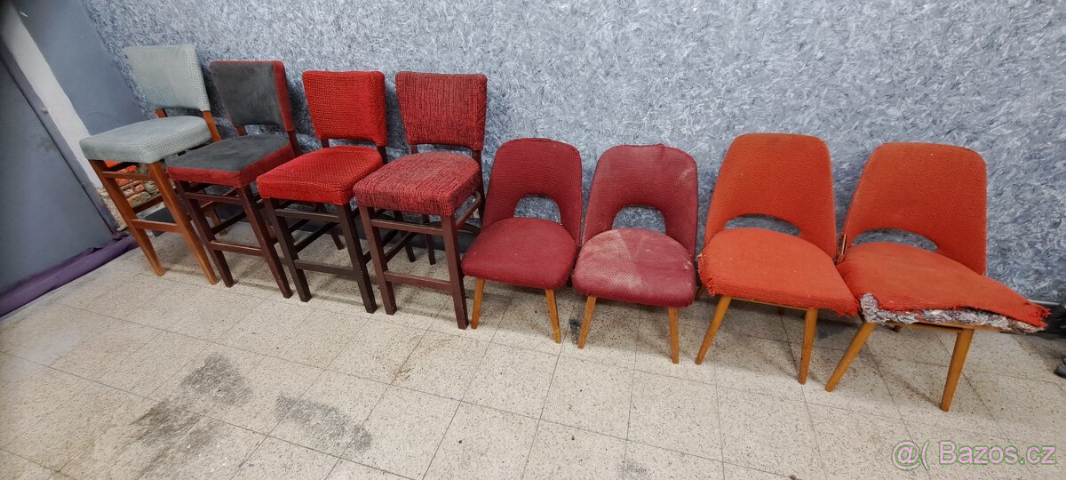 Staré aj nové židle.