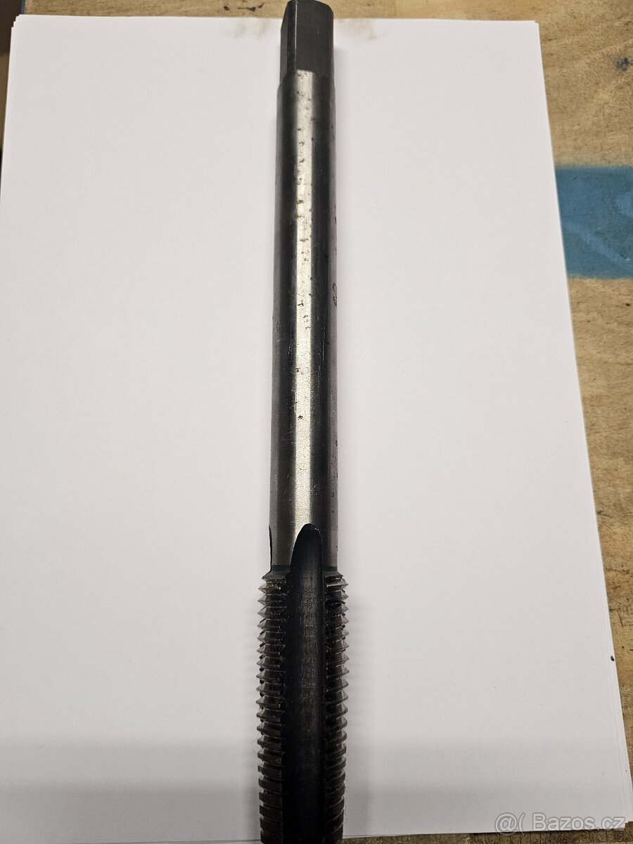 Maticový závitník