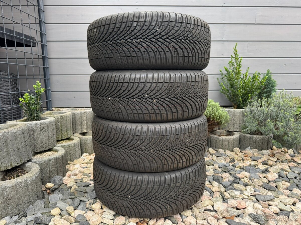 225/45 R17