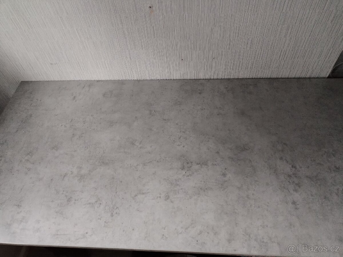 Elektricky stavitelný pracovní stůl, kancelářská židle