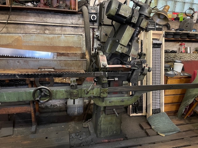 Bruska katrových pil