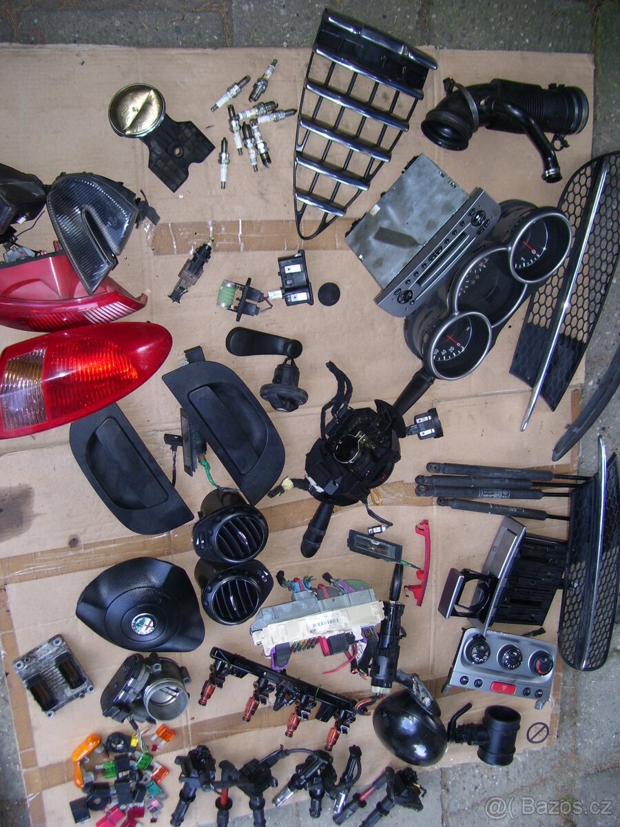 Alfa 147 - vrata kufru, černá metalíza, ř.j. relatková skříň