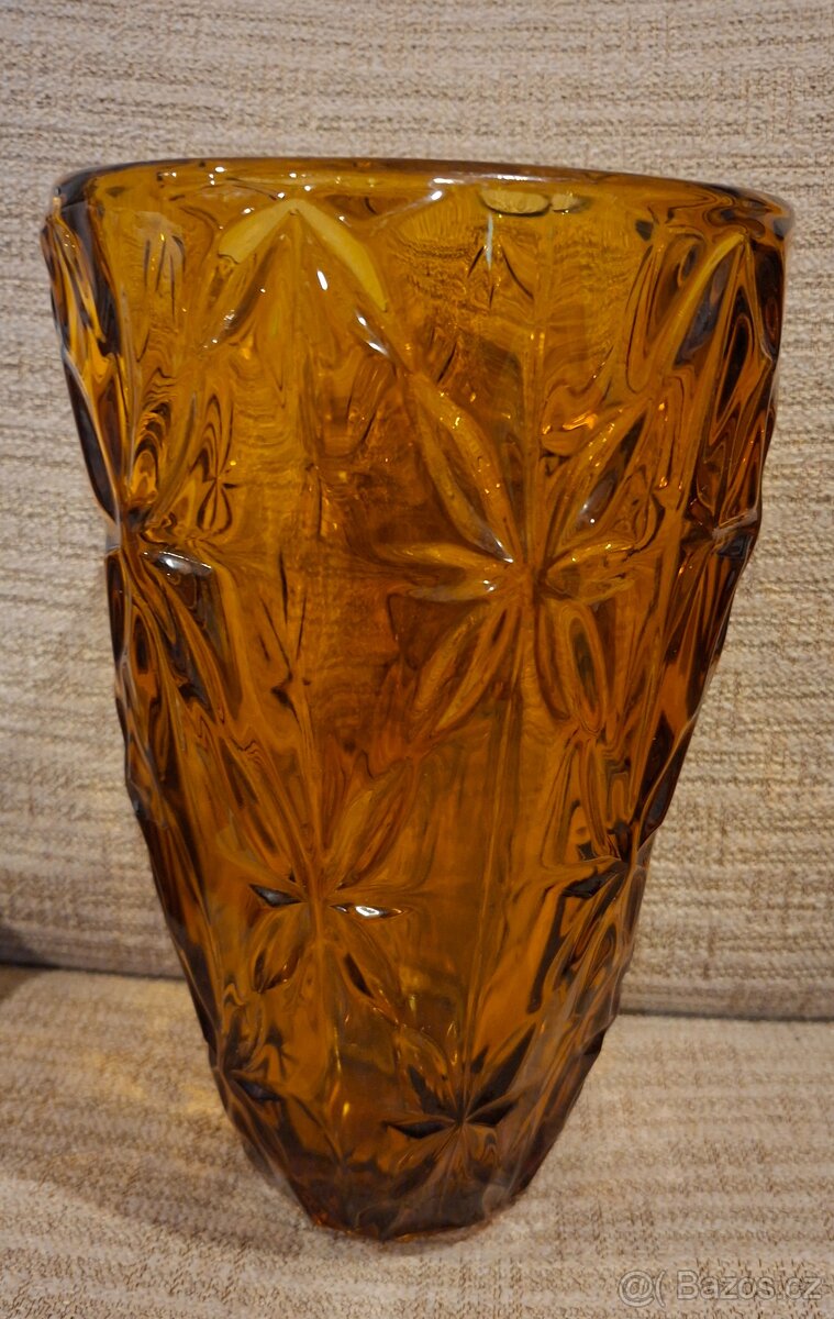 Skleněná hutní váza