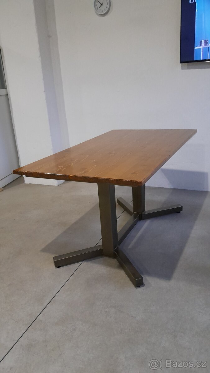 JÍDELNÍ STŮL VELKÝ - PRIM