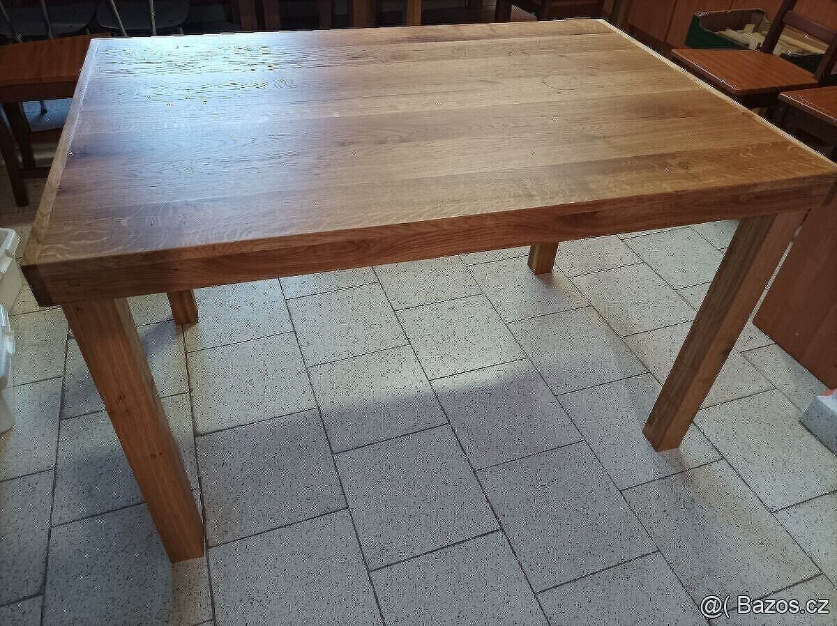 Stůl z dubového dřeva - masiv