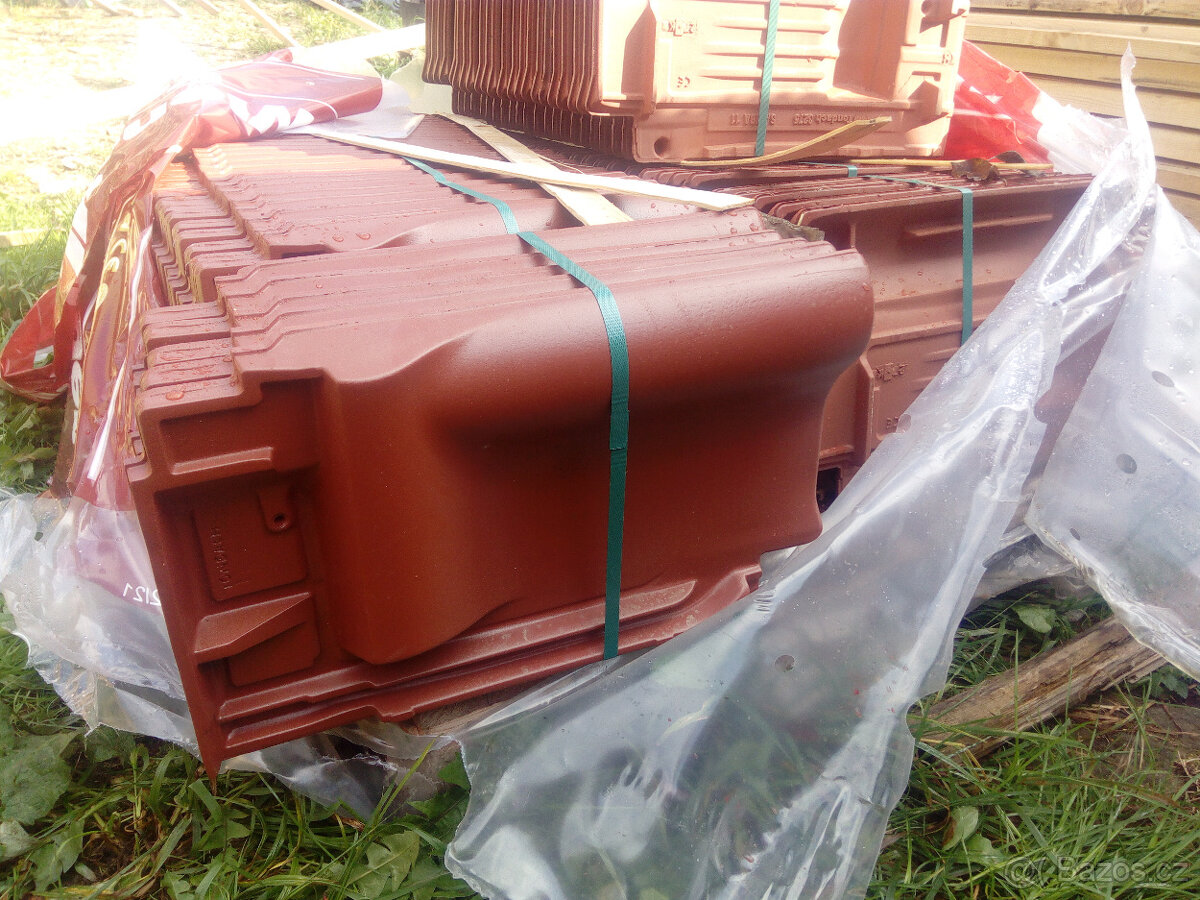 tašky - Tondach Sensaton11/ Samba 11 posuvná PODHŘEBENOVÁ