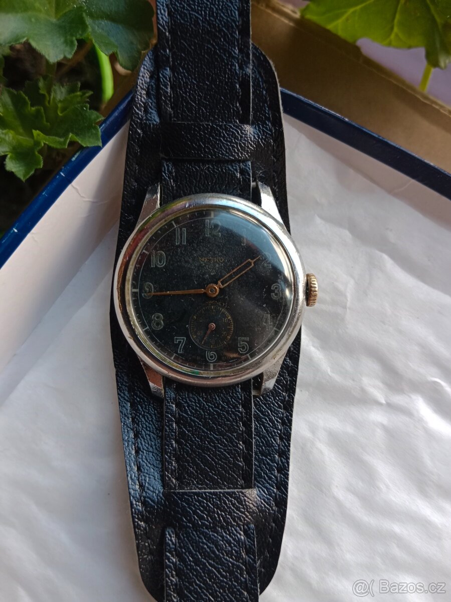 Staré, funkční, vojenské Sviss hodinky- Metro