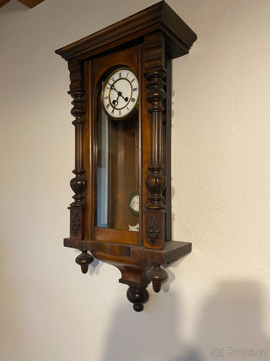 Nástěnné rustikální hodiny