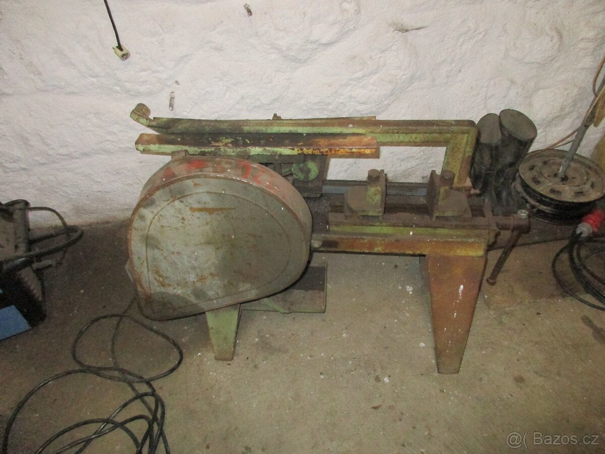 strojní pila