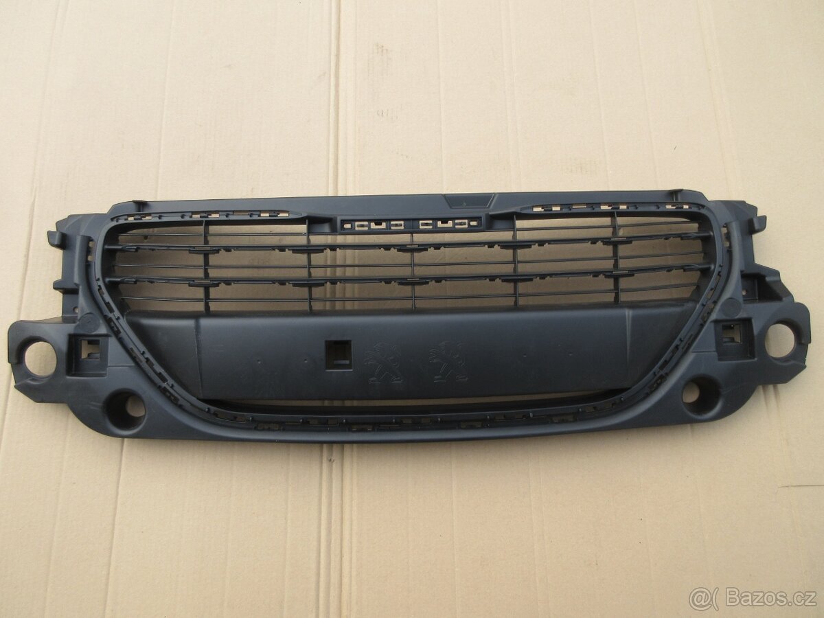 Peugeot 301 přední mřížka 9676946780