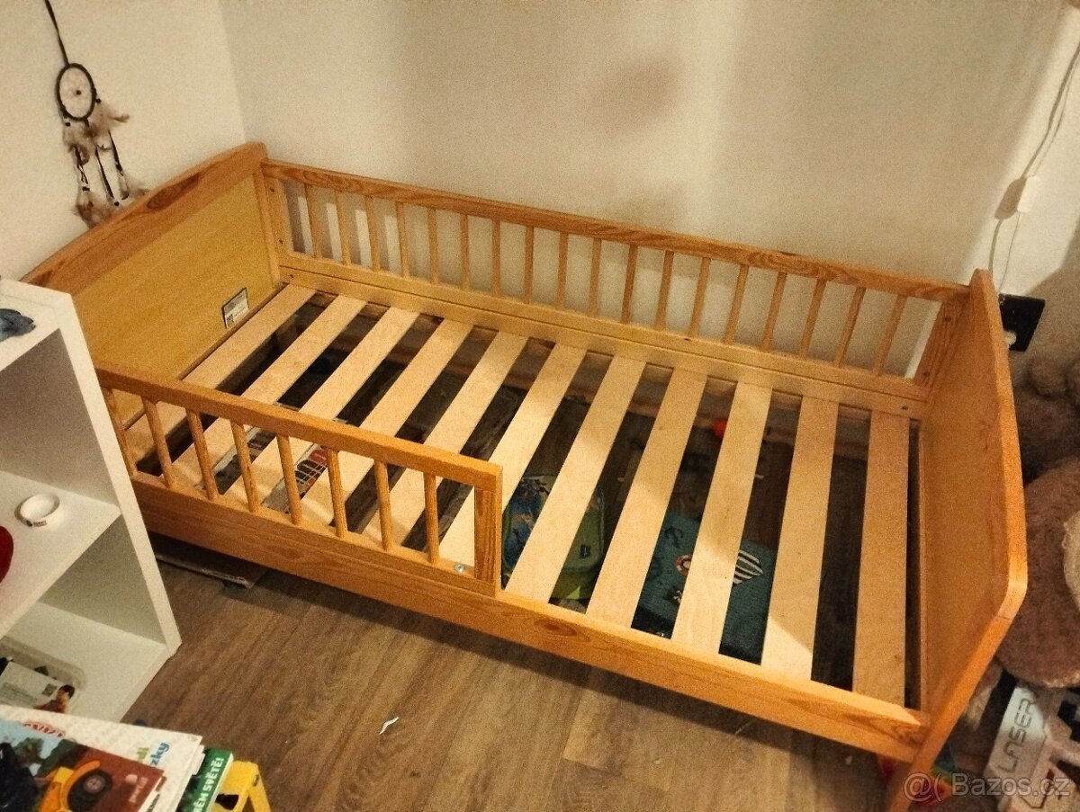 Dětská postel s matrací a roštem