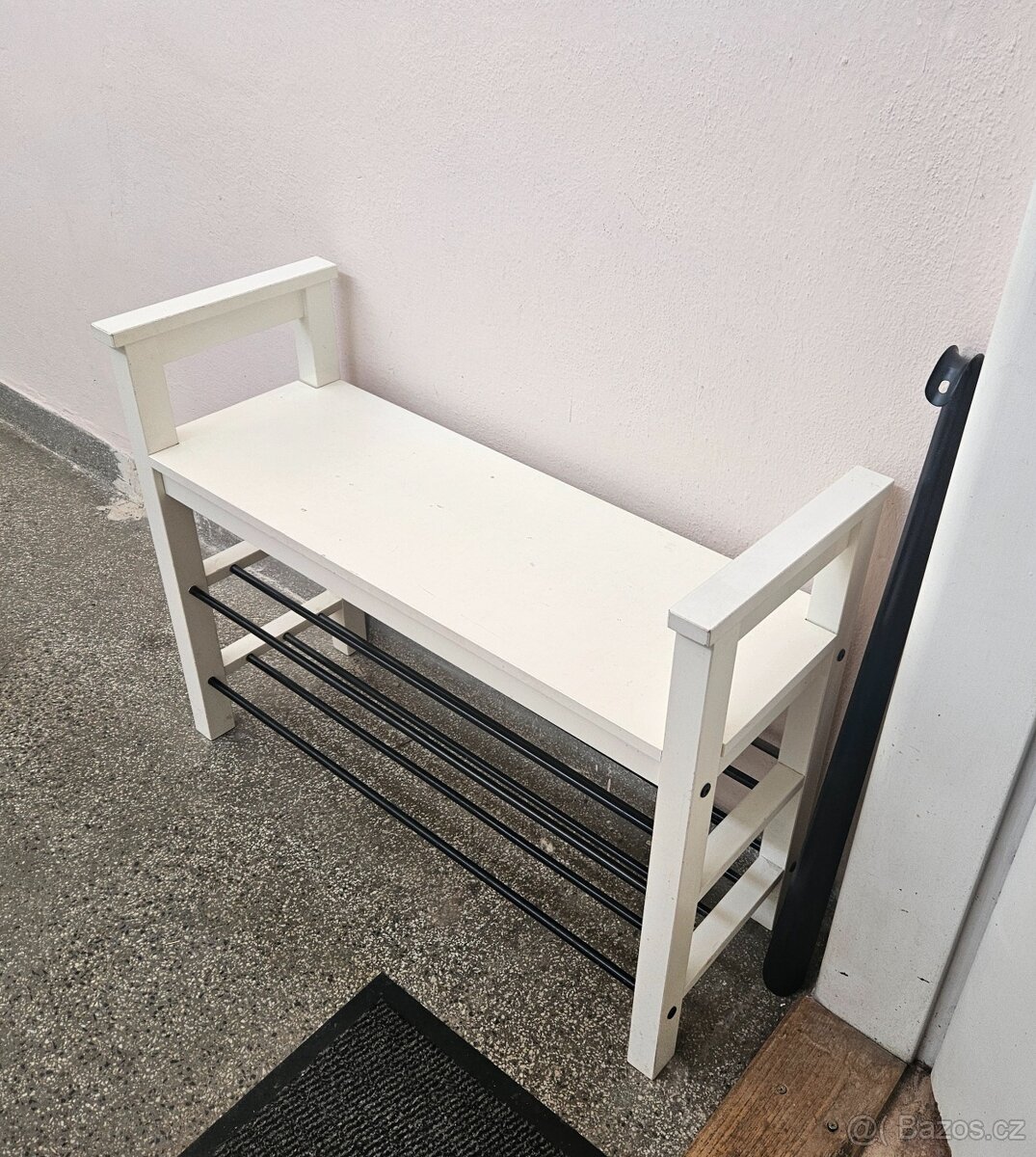 Ikea lavice s botníkem Hemnes