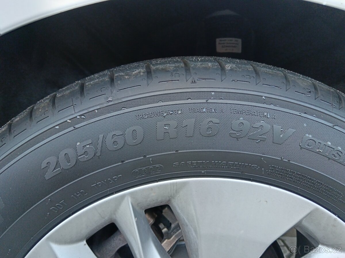 Letní pneu 205/60 R16