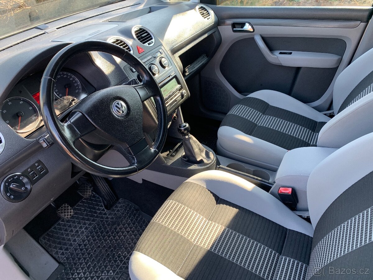 Vw Caddy STYLE 1.9tdi 77kw ,alu,park.senzor 7.míst