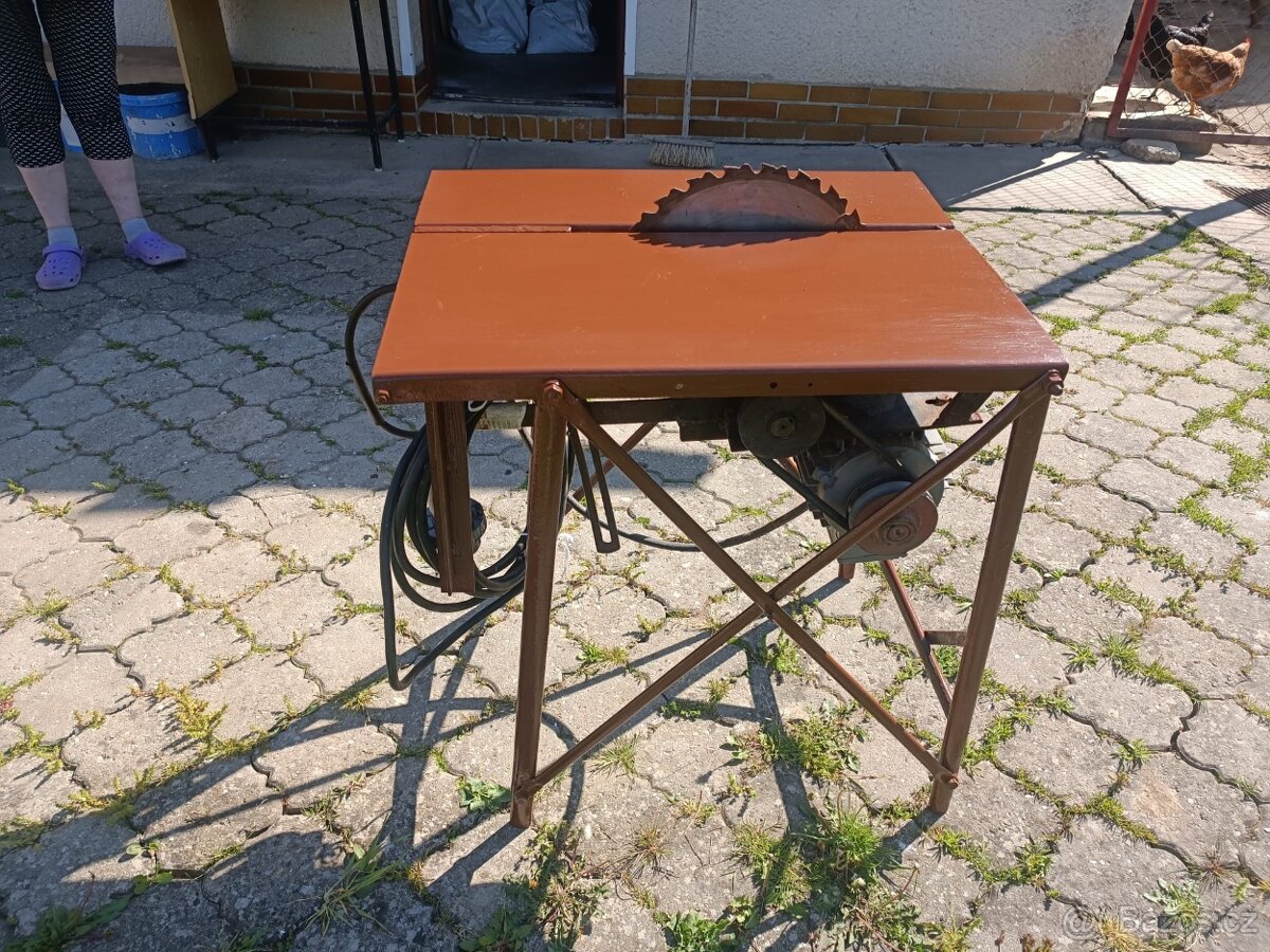 Stolní cirkulárka s elektromotorem MEZ