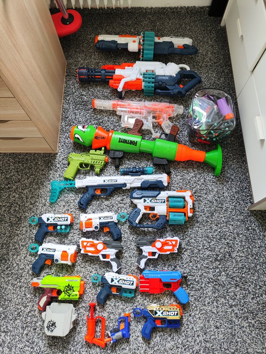 Zbraně Nerf a x-shot