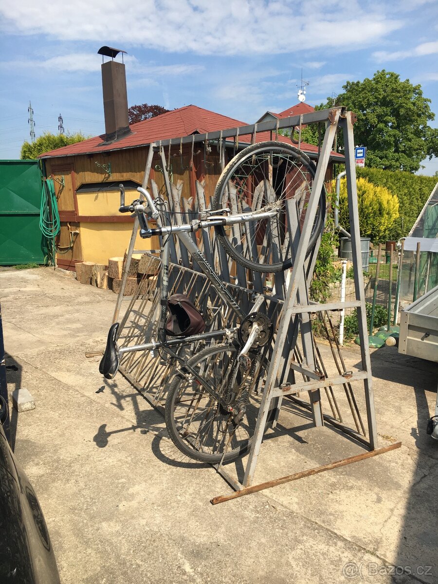 Stojan na jízdní kola