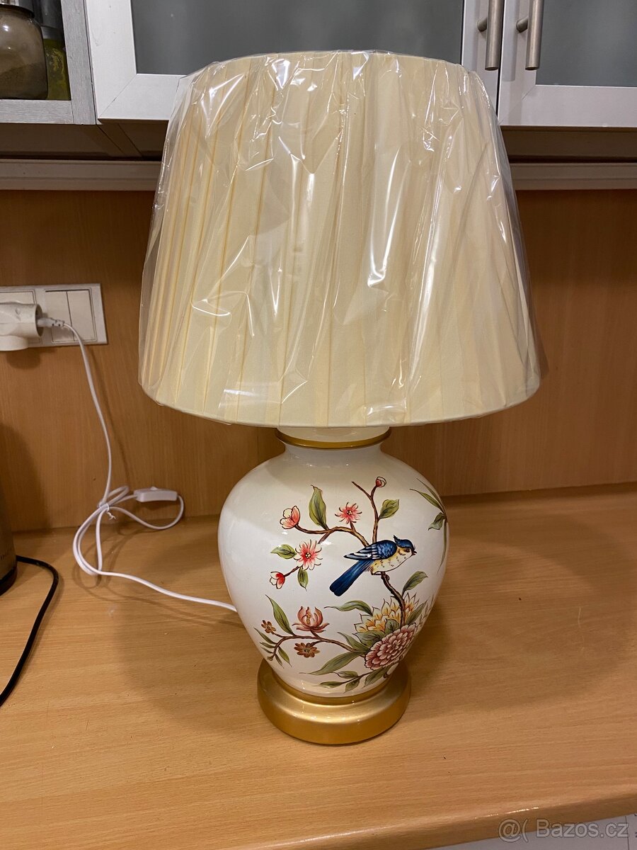 Stolní lampa Orientální krémová keramika.