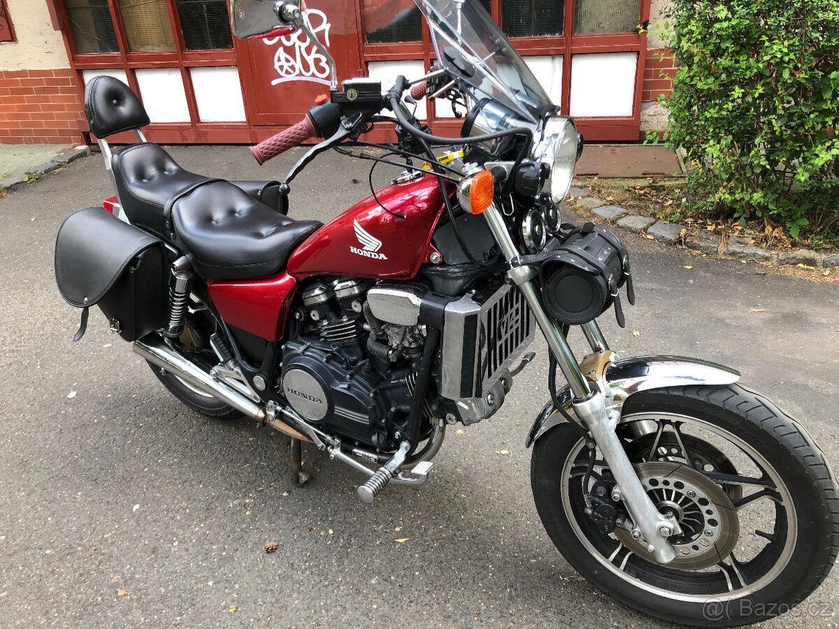 Honda VF 750 Magna