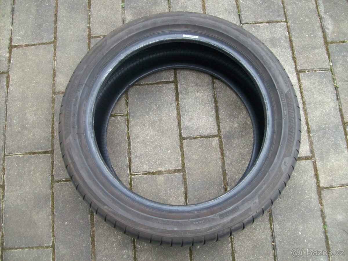 1x Bridgestone Turanza6 235.45.18 Superb IV