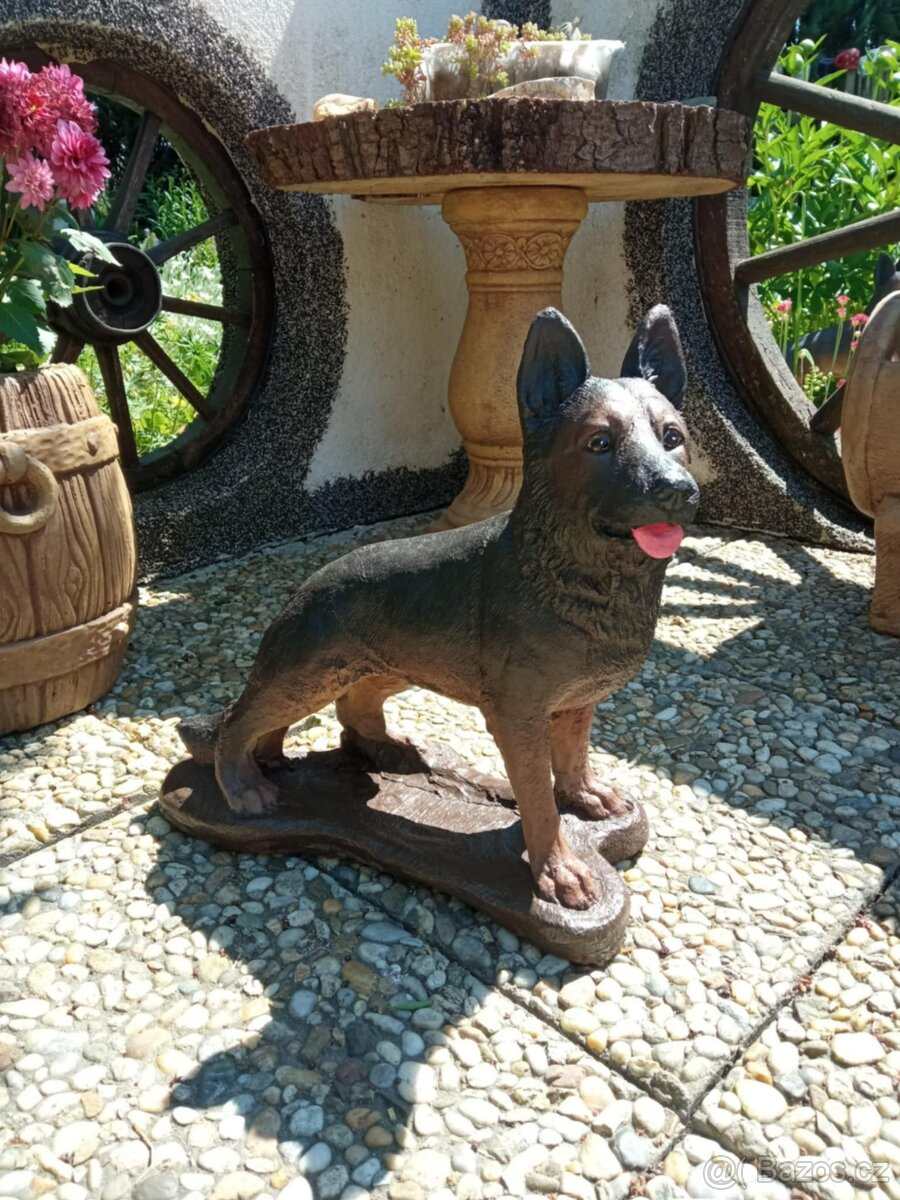 Zahradní dekorace- Německý ovčák