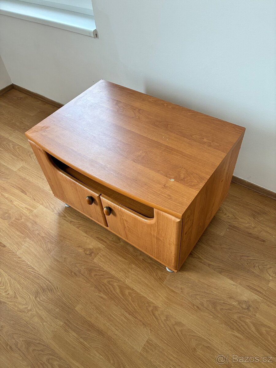 Tv stůl