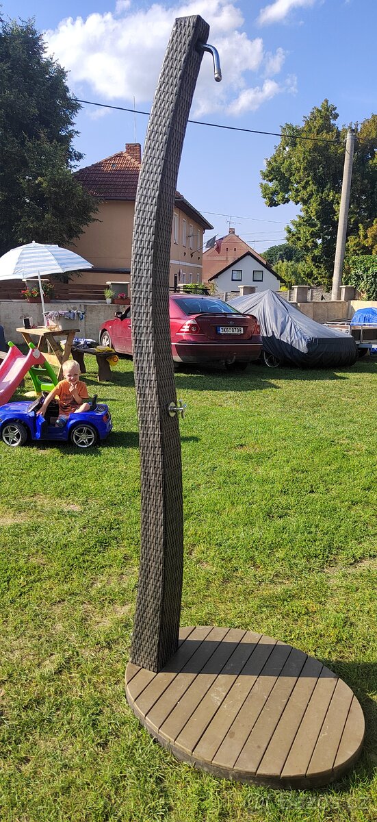 Ratanová zahradní sprcha Rimini