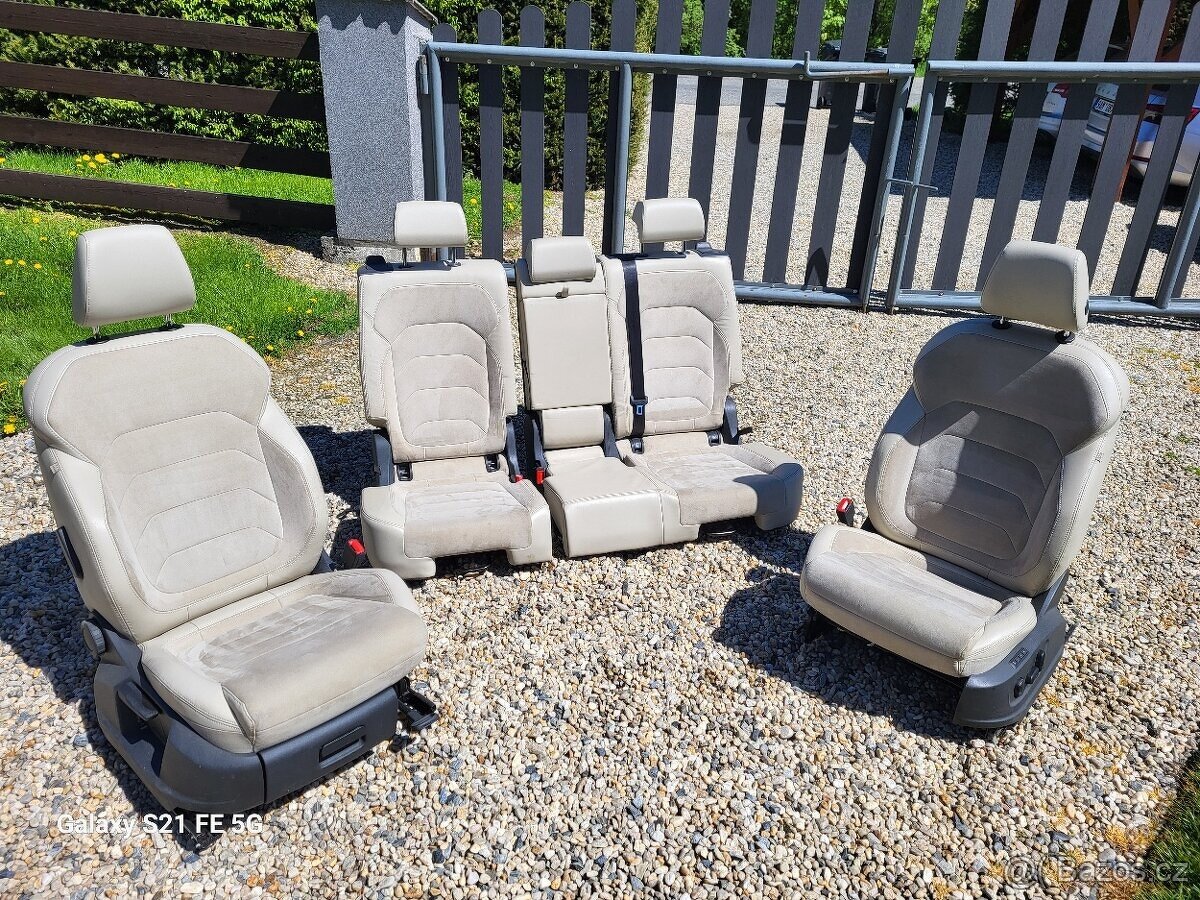 ŠKODA KODIAQ PĚKNÉ SEDAČKY ALCANTARA +KŮŽE