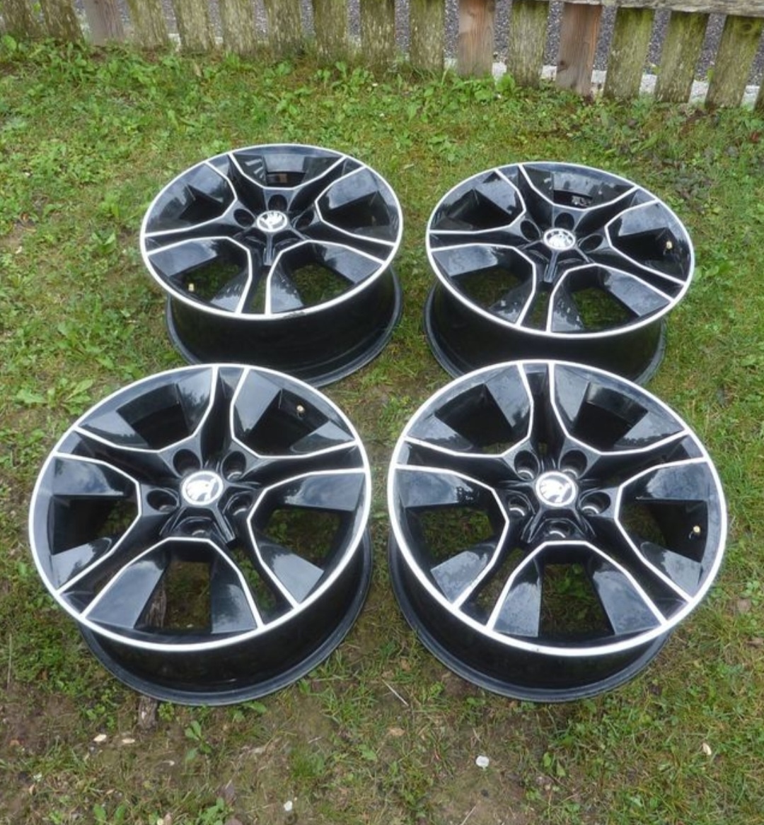 Alu kola skoda 5x112 r17 7j et45