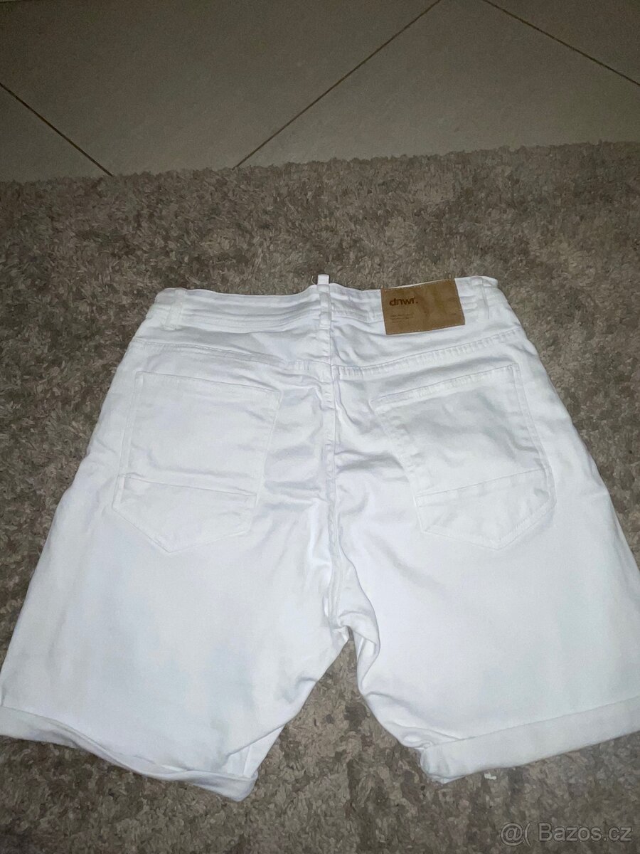Zara dzinove kratasy