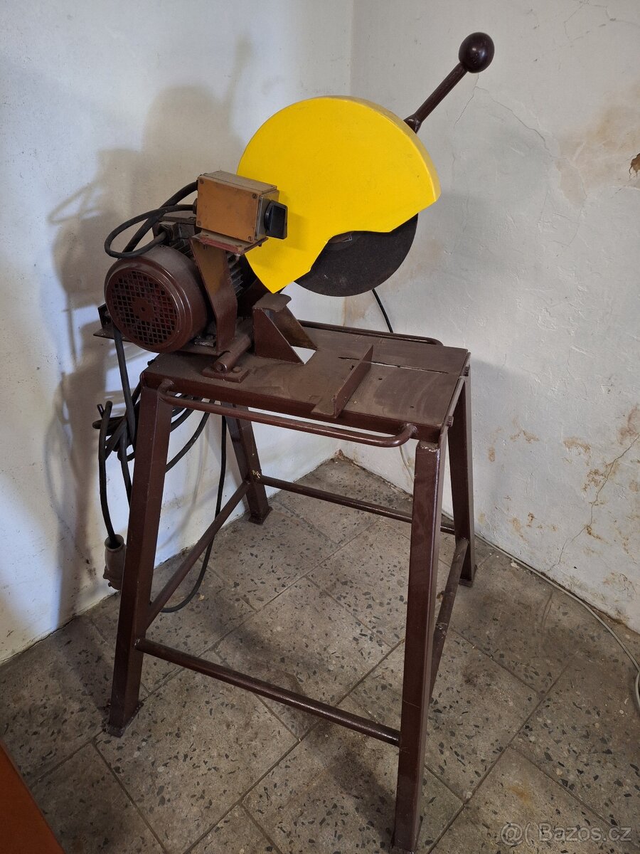 Robrušovačka stojanová