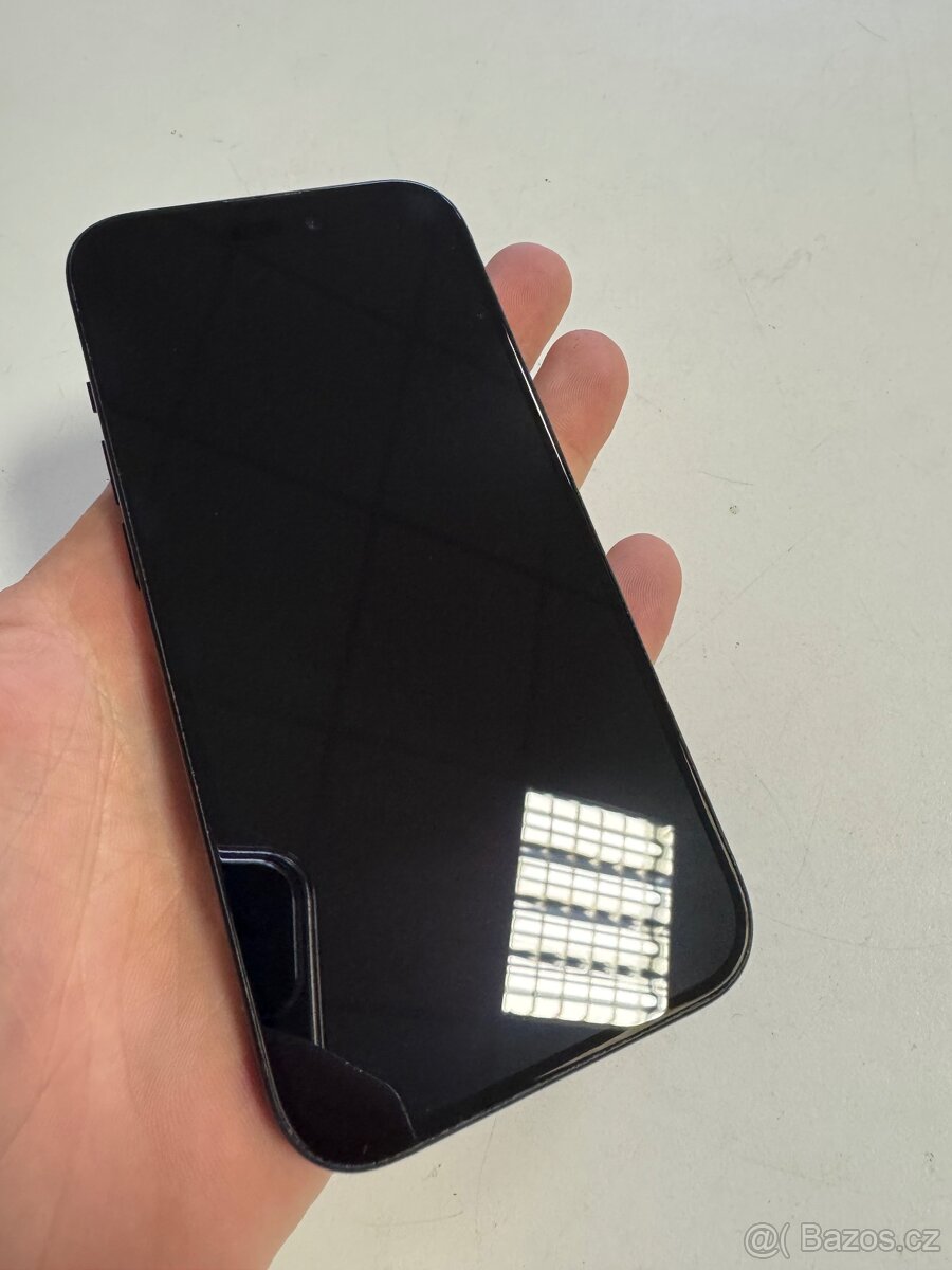 Apple iPhone 15 128GB Black v top stavu
