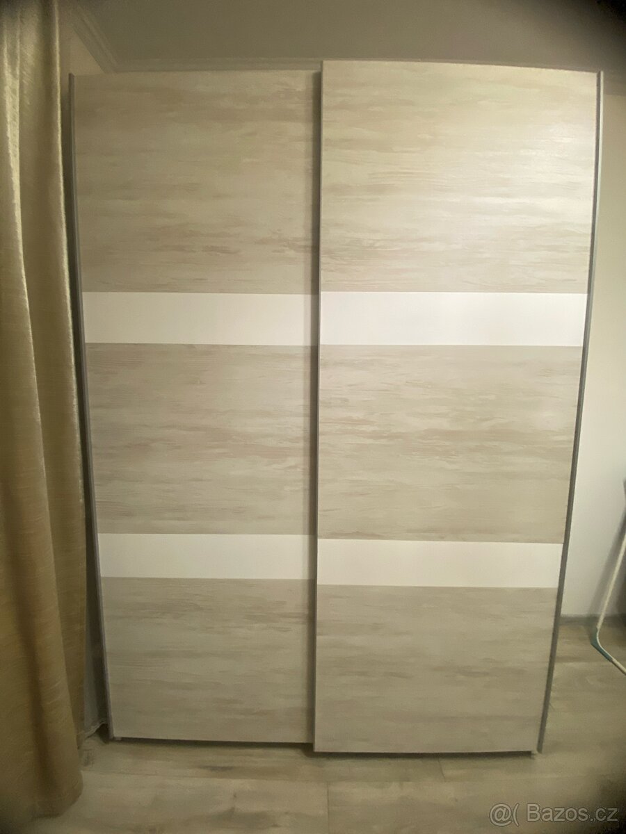 🪞 Moderní šatní skříň s posuvnými dveřmi – NOVÁ